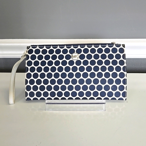 Michael Kors kiki large zip wallet - EUC - Picture 1 of 5